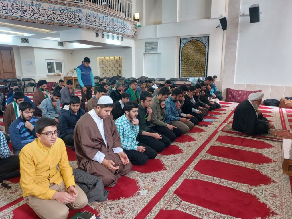 آیت الله سیبویه، طلاب مدینة العلم کاظمیه در مشهد مقدس