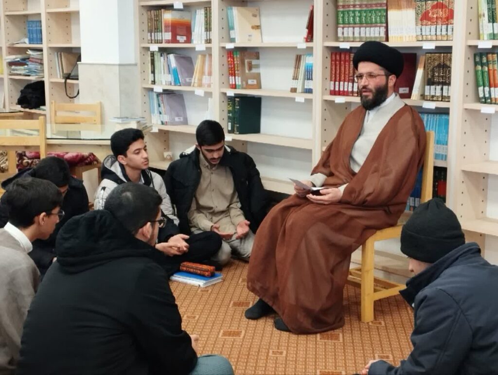 جلسه سیدابراهیم فاطمی نسب با طلاب مدینة العلم کاظمیه