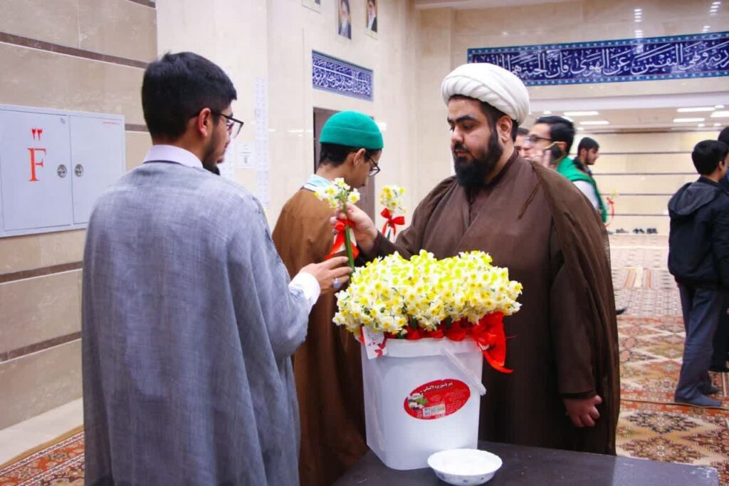 جشن دست بوس پدر با حضور پدران طلاب مدینة العلم کاظمیه یزد