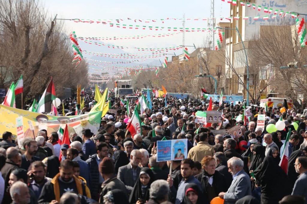 حضور طلاب و روحانیون یزد در راهپیمایی 22 بهمن 1402