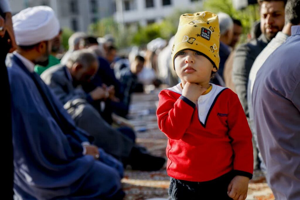 اقامه نماز عیدسعید فطر به امامت آیت‌الله مدرسی در مدینة العلم کاظمیه یزد