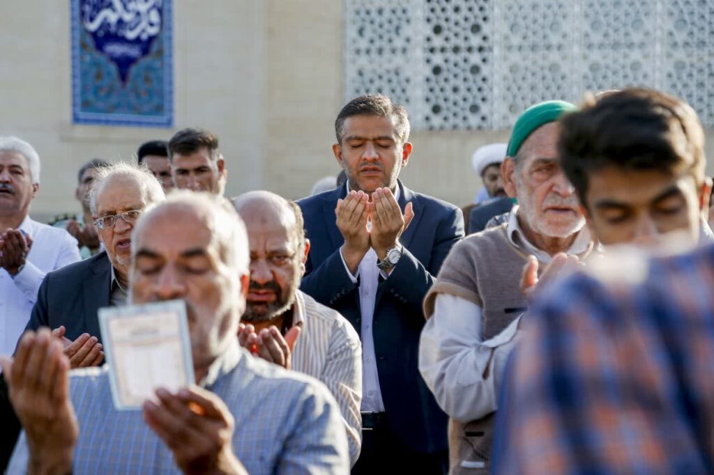 اقامه نماز عیدسعید فطر به امامت آیت‌الله مدرسی در مدینة العلم کاظمیه یزد