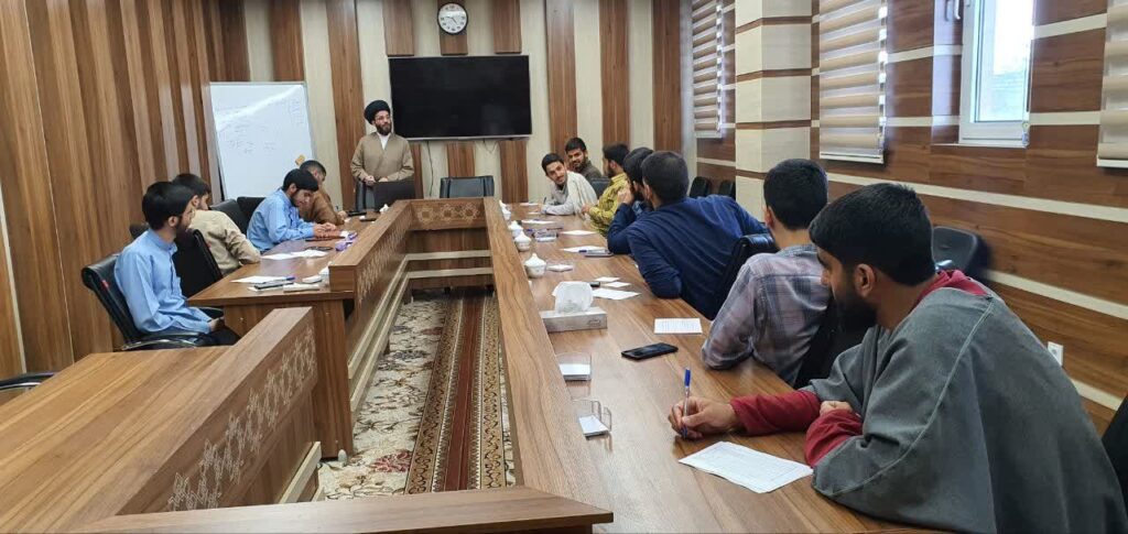 نشست مشورتی مدیر مدینة‌العلم کاظمیه با جمعی از طلاب