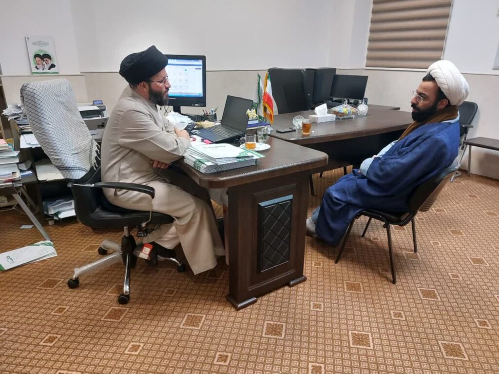 جلسه مدیر مدینة‌العلم کاظمیه با حجت‌الاسلام والمسلمین طالبی مسئول اعتکاف‌های دانش‌آموزی استان یزد