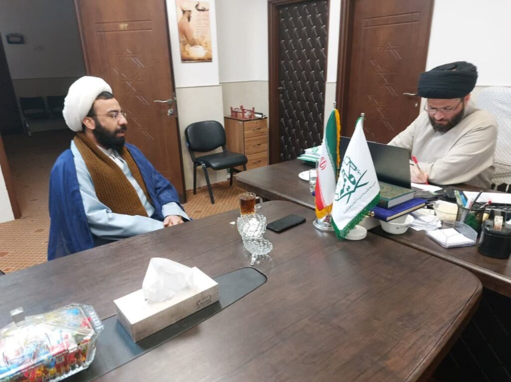 جلسه مدیر مدینة‌العلم کاظمیه با حجت‌الاسلام والمسلمین طالبی مسئول اعتکاف‌های دانش‌آموزی استان یزد